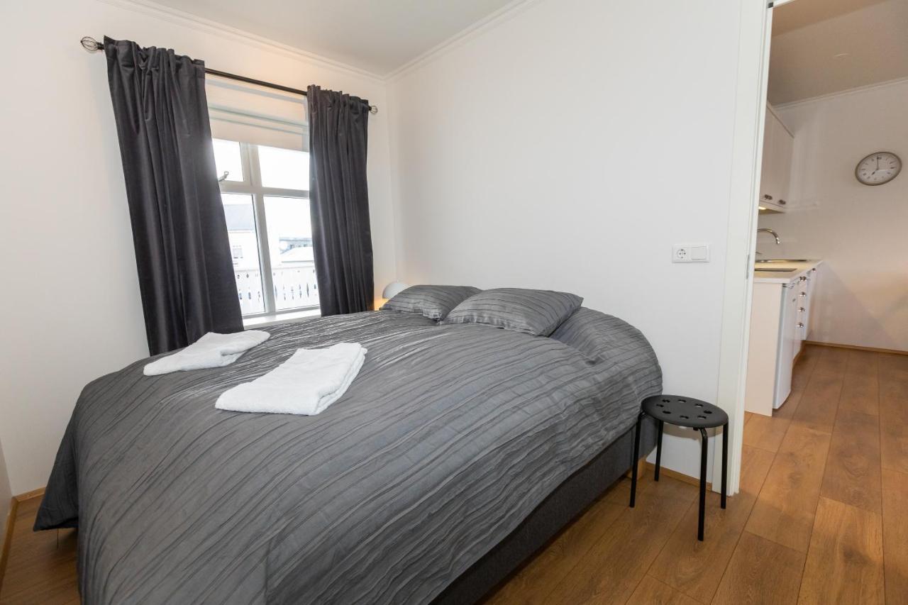 Central Apartment With Two Bedrooms And Balcony- Strandgata 9 Akureyri Exterior foto