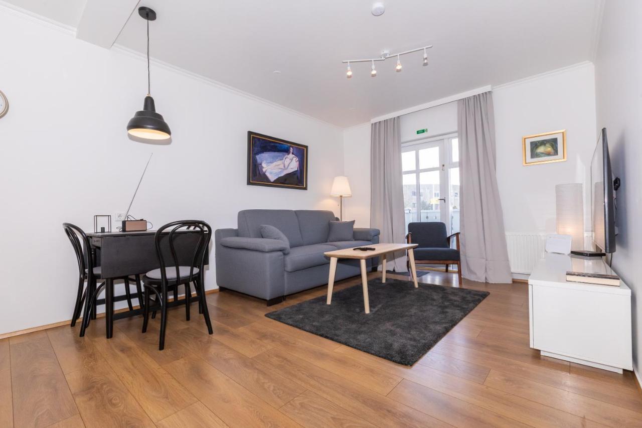 Central Apartment With Two Bedrooms And Balcony- Strandgata 9 Akureyri Exterior foto